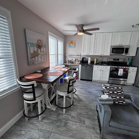 Beach Block Parking Modern Decor Porch บริแกนทีน ภายนอก รูปภาพ