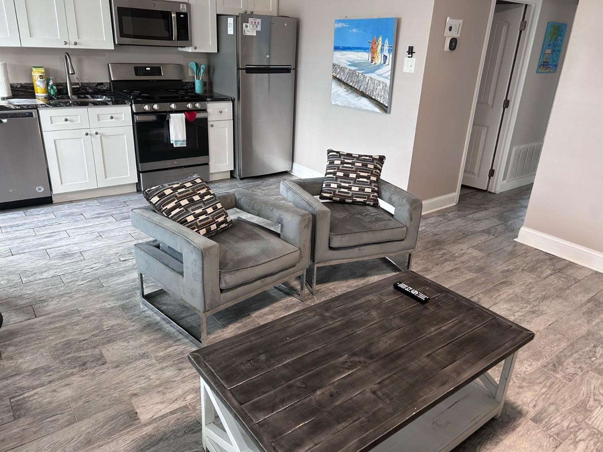 Beach Block Parking Modern Decor Porch บริแกนทีน ภายนอก รูปภาพ