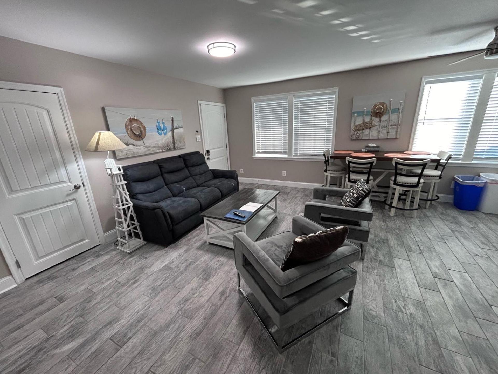 Beach Block Parking Modern Decor Porch บริแกนทีน ภายนอก รูปภาพ